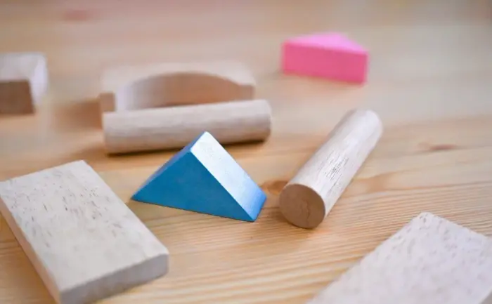 Hvad er en ligebenet trekant? - Opdag symmetri, vinkler og sjove fakta