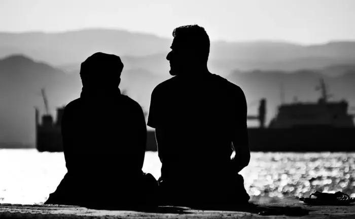 Sådan går du trygt fra chat til første møde